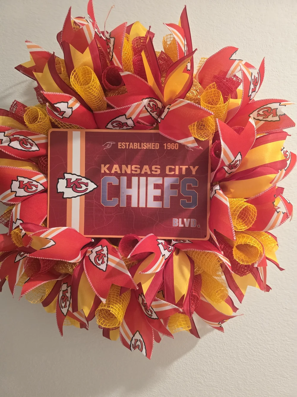 W134 - Kansas City Chiefs Red & Gold Wreath